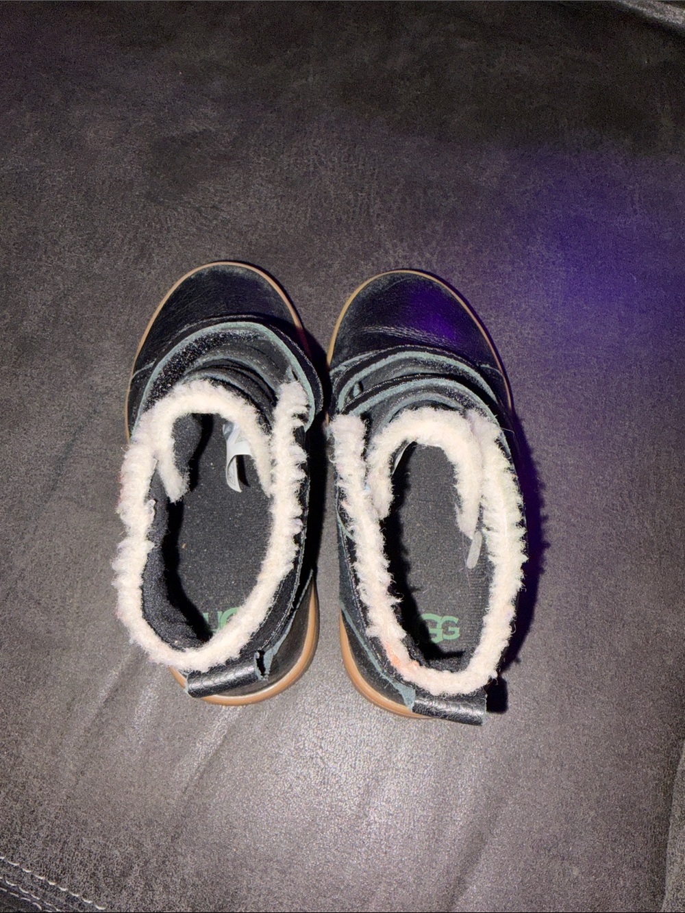 UGG Kids Black Sneakers with Green Outsole and Tan Midsole - Picture 4 of 4